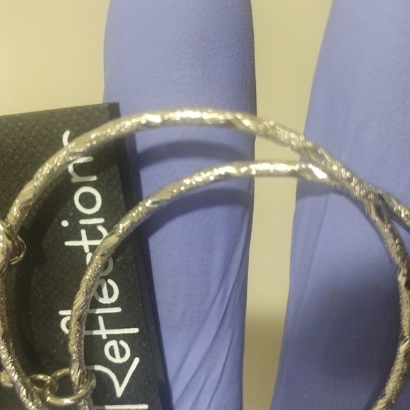 Women's Stylish Textured Design Silver tone Hoop Fishhook 2.5-inch Drop Earrings - Picture 9 of 9